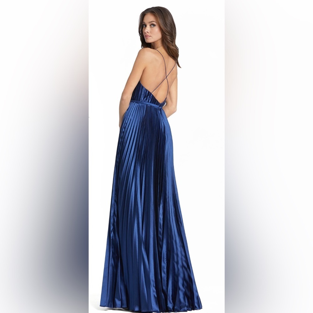 Mac Duggal 49039 NWT Plunge Neck Pleated Evening Gown - Picture 2 of 8